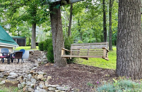 Warsaw Casa | Hunters Paradise on The Lake. Cozy 2 bedroom house with large back yard