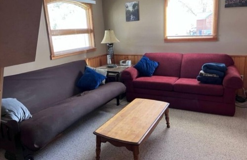 Clam Falls Cabina | Hunting cabin close to public hunting land