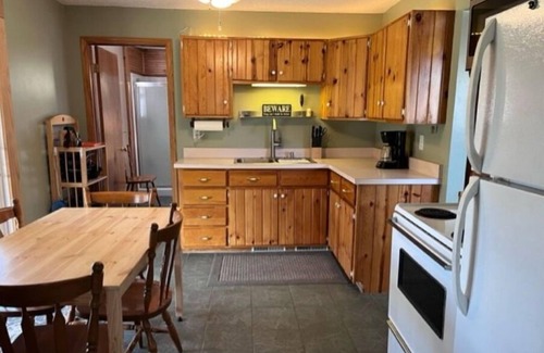 Clam Falls Cabina | Hunting cabin close to public hunting land