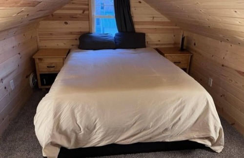 Clam Falls Cabina | Hunting cabin close to public hunting land