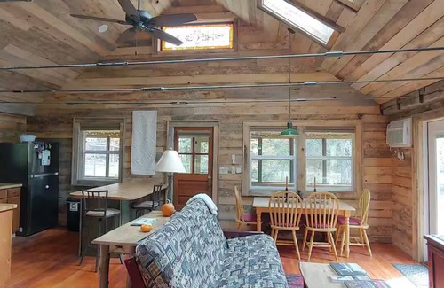 Stony Creek Cabina | Huntress Cabin at GreenMan Farm