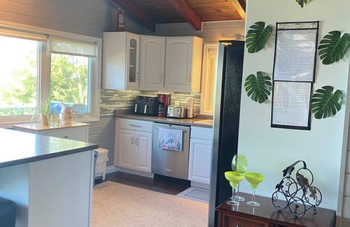 Ashfield-Colborne-Wawanosh Cabaña | Huron Lakefront Cottage Charming 8 bedrms 4bths 18+guests 8car/Pool/Hotub/pets .