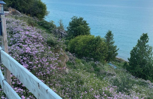 Ashfield-Colborne-Wawanosh Cabaña | Huron Lakefront Cottage Charming 8 bedrms 4bths 18+guests 8car/Pool/Hotub/pets .