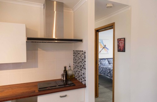 Bingie Cabaña | Hurstwood Cottage where beach and bush combine