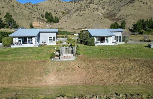 Hurunui Casa | Hurunui River Retreat - Tussock Cottage