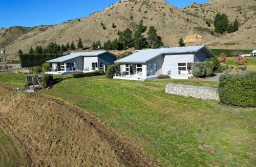 Hurunui Casa | Hurunui River Retreat - Tussock Cottage