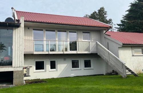 Klepp Apartamento | Hus med nydelig beliggenhet med egen inngang