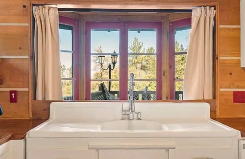 Lake Arrowhead Chalet De Esquí | Hush Haus - An A-Frame Chalet with Stunning Views
