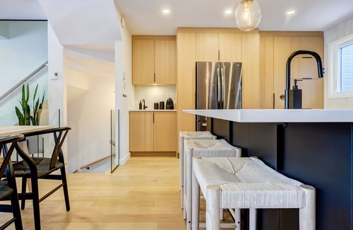 Mont-Tremblant Village Casa | HushHaus - 5 min to Ski- VIP Mtn Parking Pass - Luxury Linens