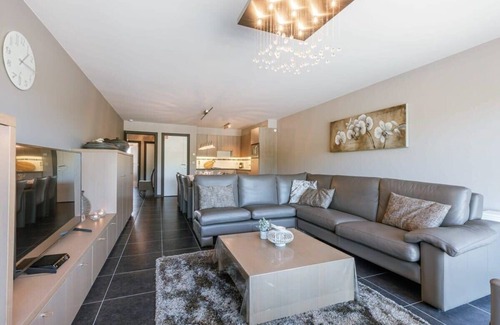 Bredene Apartamento | Huswell - Bright seaside apartment with parking
