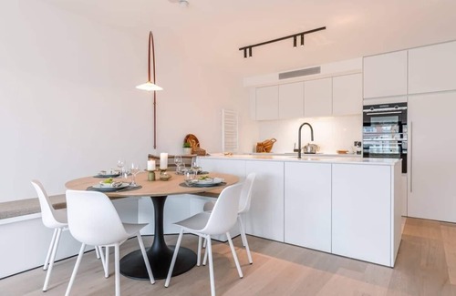 Knokke Apartamento | Huswell - Renovated apartment with sea view and parking