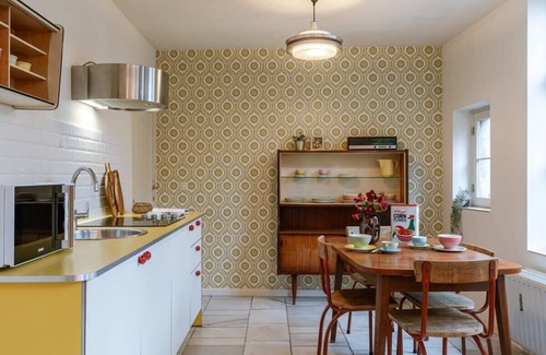 Heilig Kerst Apartamento | Huswell - Retro apartment with cozy city garden
