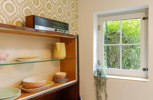 Heilig Kerst Apartamento | Huswell - Retro apartment with cozy city garden