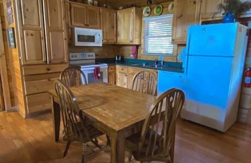 Sautee Nacoochee Cabina | Hutch Mountain- This beautiful log cabin is one you will never want to leave!