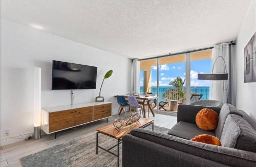 Hutchinson Island South Casa | Hutchinson Island BeachFront Heated Pool Balcony Top Floor Amazing View