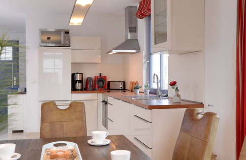 Zierow Casa | Huus Poeler Wiek: Bonita casa con techo de paja, cerca de la playa y la ciudad Patrimonio de la Humanidad de Wismar