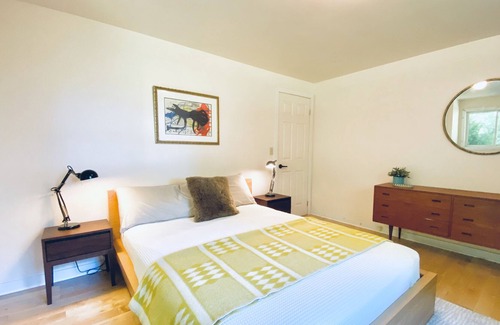 Consecon Casa | Huycks House - Prince Edward County Retreat Near Wineries and Beaches