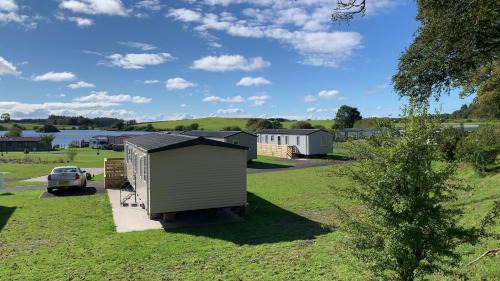 Balminnoch Complejo | HV66 - FREE WIFI-3 Bedrooms Indoor Pool Loch Views Fishing Golf Riding Shooting Water Sports 15 Mins Drive To Beaches PASSES NOT INCLUDED Most Activities Will Not Be Available Out Of Season Please Check Before Booking