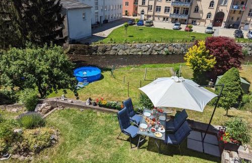 Sebnitz Apartamento | HW4B - Urlaubsmagie - Zentral mit Gemeinschaftsgarten, -Pool, -Sauna & Whirlpool