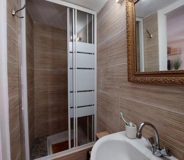Hyeres City Centre Apartamento | Hyères studio refait à neuf dans la cité médiévale