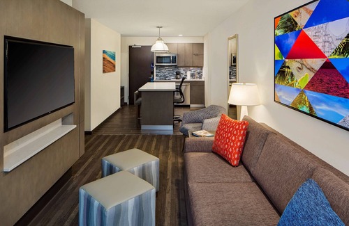Florida Center Hotel | Hyatt House across from Universal Orlando Resort