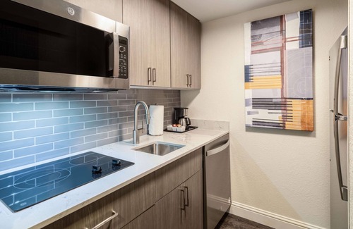 Southeast Colorado Springs Hotel | Hyatt House Colorado Springs Airport