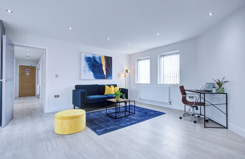 Uxbridge South Apartamento | Hybrid Resi - Uxbridge| 3 Bed Apartment