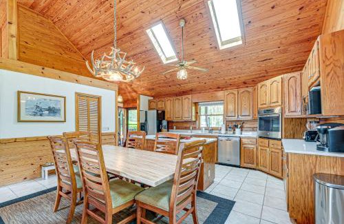 Semora Casa | Hyco Lake Escape with Deck and Dock Families Welcome!