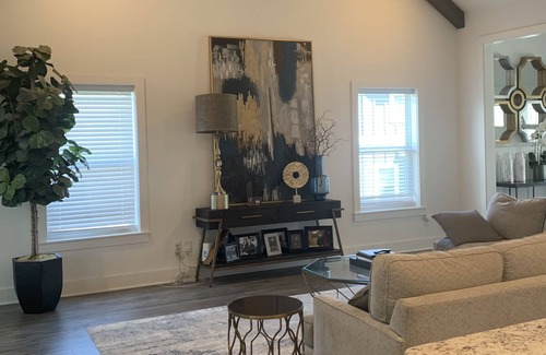 Cave Springs Casa | Hyde Park Hide Away