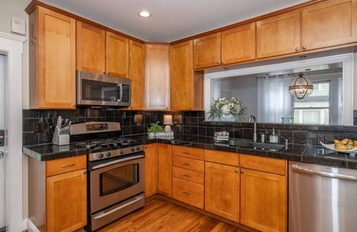 Hyde Park Casa | Hyde Park Hideaway! 4BED + Walkabout to HP Square!