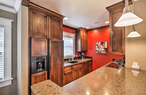 Historic Hyde Park North Apartamento | Hyde Park Luxury Studio w/ Prime Location!