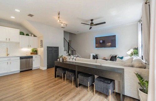 North Hyde Park Casa | Hyde Park/SoHo/Downtown 2/2 Townhome