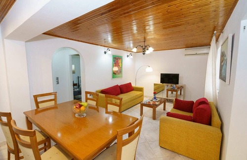 idhra Casa | Hydra Melina George Home-saronic Cozy Getaway