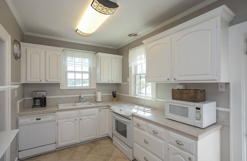 East Nashville Casa | Hydrangea: Golf Views, Porch Vibes, 3mi Broadway!