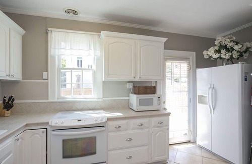 East Nashville Casa | Hydrangea: Golf Views, Porch Vibes, 3mi Broadway!