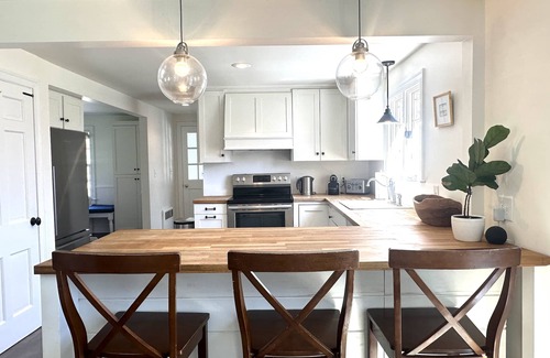 Middletown Casa | Hydrangea House! Beach house with deck, yard & play space - 2 miles to the beach