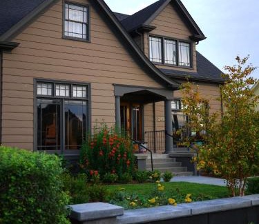 Eureka Hotel | Hydrangea Inn