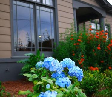 Eureka Hotel | Hydrangea Inn
