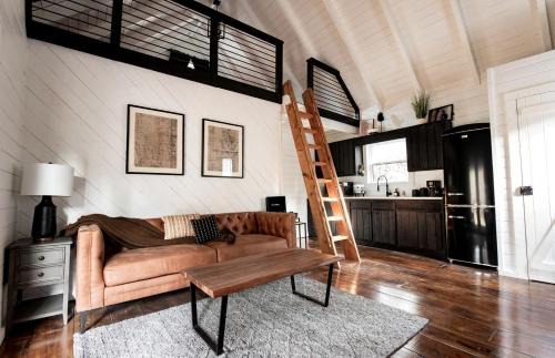 Cashes Valley Casa | Hygge Hollow Cabin on Fightingtown Creek in Blue Ridge, GA