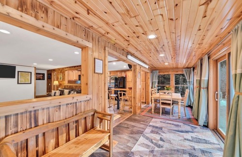 Rapid City Casa | Hygge House on the Creek, Relaxation at the Creekside House!