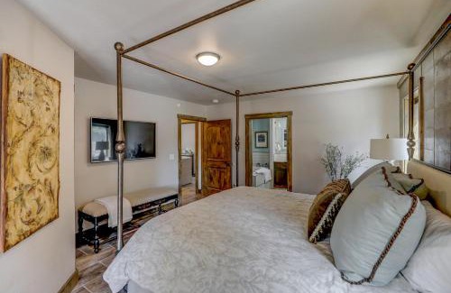 McCall Casa | Hygge Mountain Retreat - Hot tub - Patio - Fire pit - Wifi - 2 Kitchens - Family Retreat
