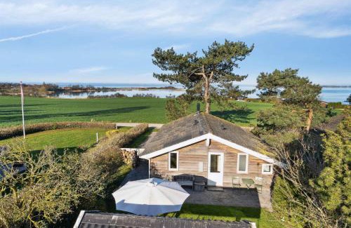 Bøjden Casa | Hyggeligt Sommerhus Med Havudsigt