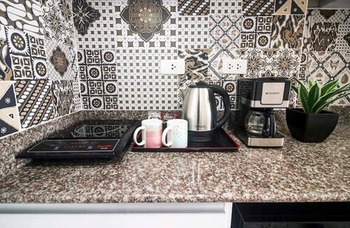 Mactan Export Processing Zone Apartamento | Hyllia by J&J ( Near Airport| Wi-Fi | Netflix )