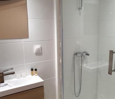Antibes Old Town Apartamento | hyper centre Antibes maison de villes 100m2 ; terrasse 20 m2