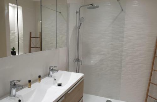 Antibes Old Town Apartamento | hyper centre Antibes maison de villes 100m2 ; terrasse 20 m2