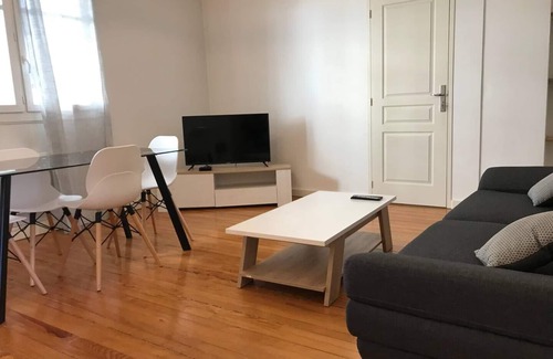 Tarbes Apartamento | Hyper Centre: Bright 2-bedroom designer apartment.