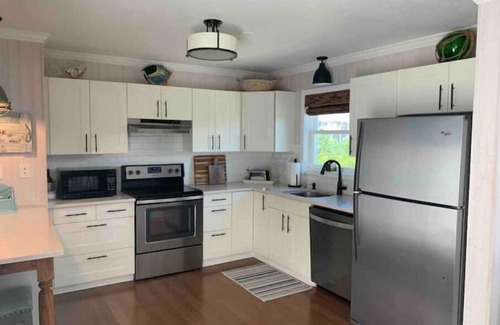 Avon Cabaña | HYPNAUTIC is a newly renovated sound front cottage