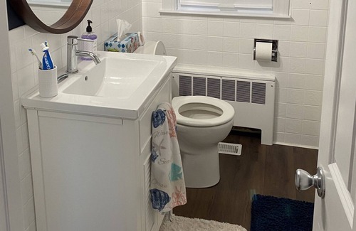 Hyannis Port Casa | Hyport home steps from beach and best of Cape Cod
