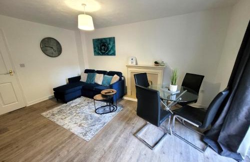 Colchester Casa | Hythe House - Sleeps 8 - Perfect for families and contractors