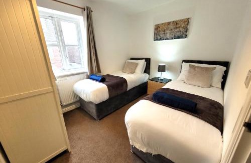 Colchester Casa | Hythe House - Sleeps 8 - Perfect for families and contractors